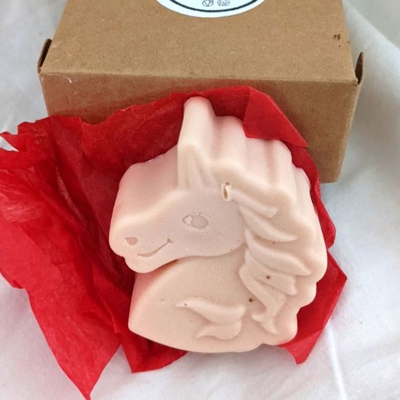 ❗2/$25 Bundle Discount❗Unicorn soap bar (peppermint scented) - Picture 1 of 3